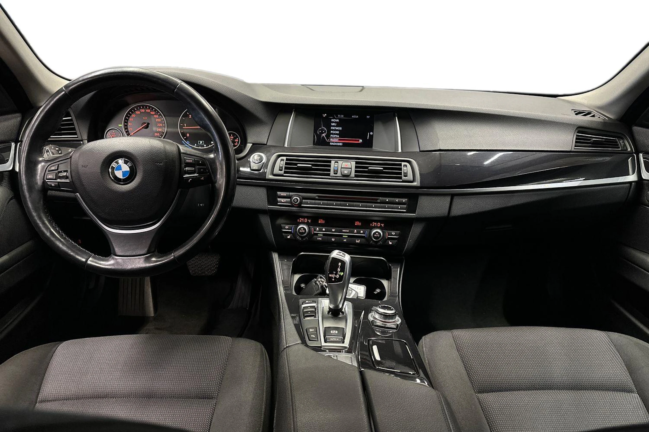 musta BMW 520 2015 kuva 7.