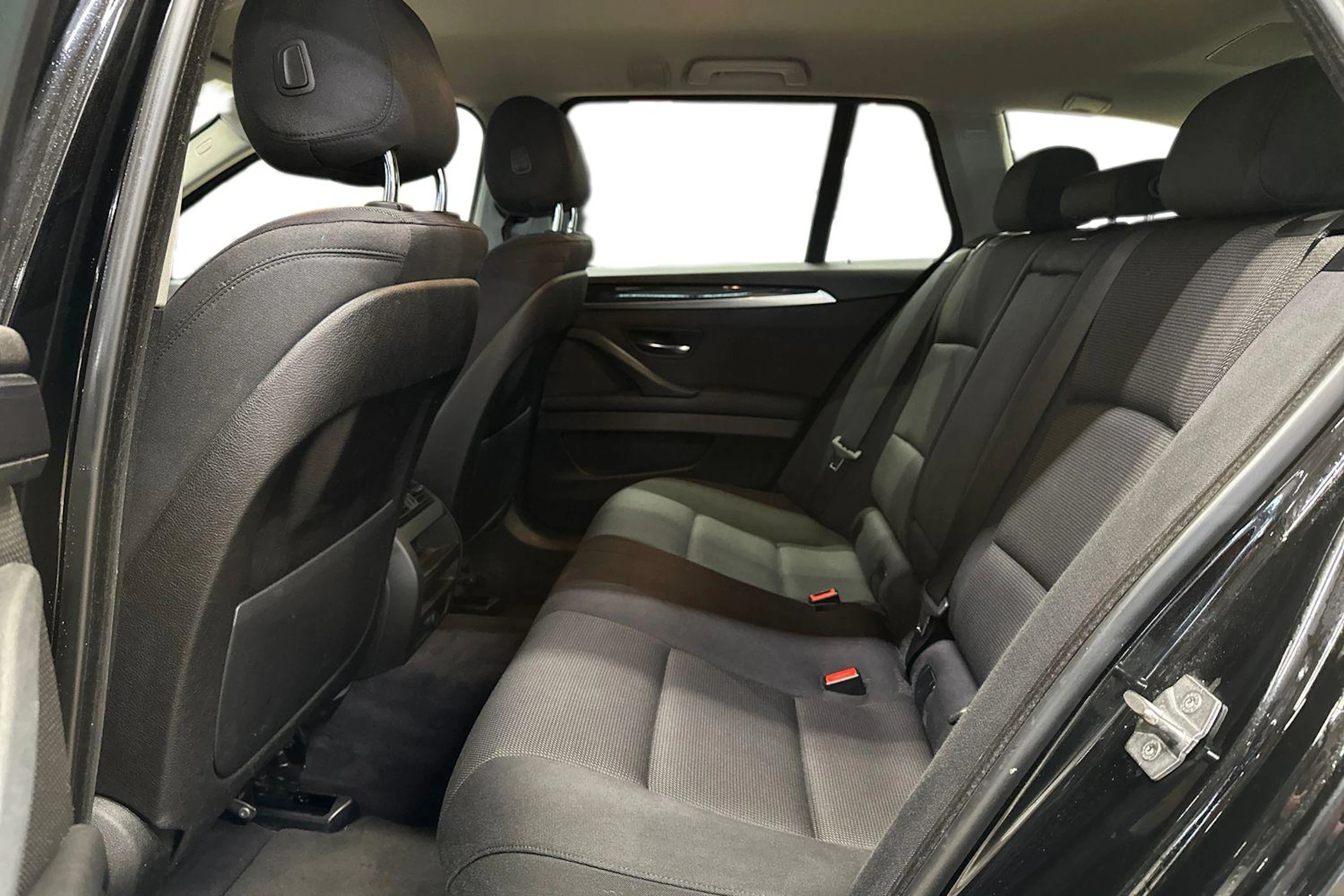 musta BMW 520 2015 kuva 8.