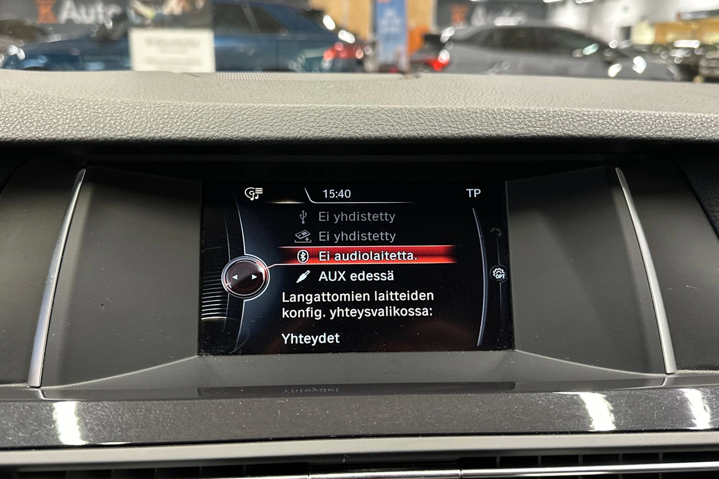musta BMW 520 2015 kuva 13.