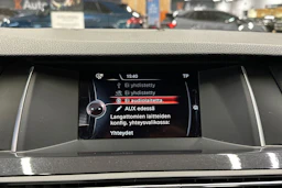 musta BMW 520 2015 kuva 13.