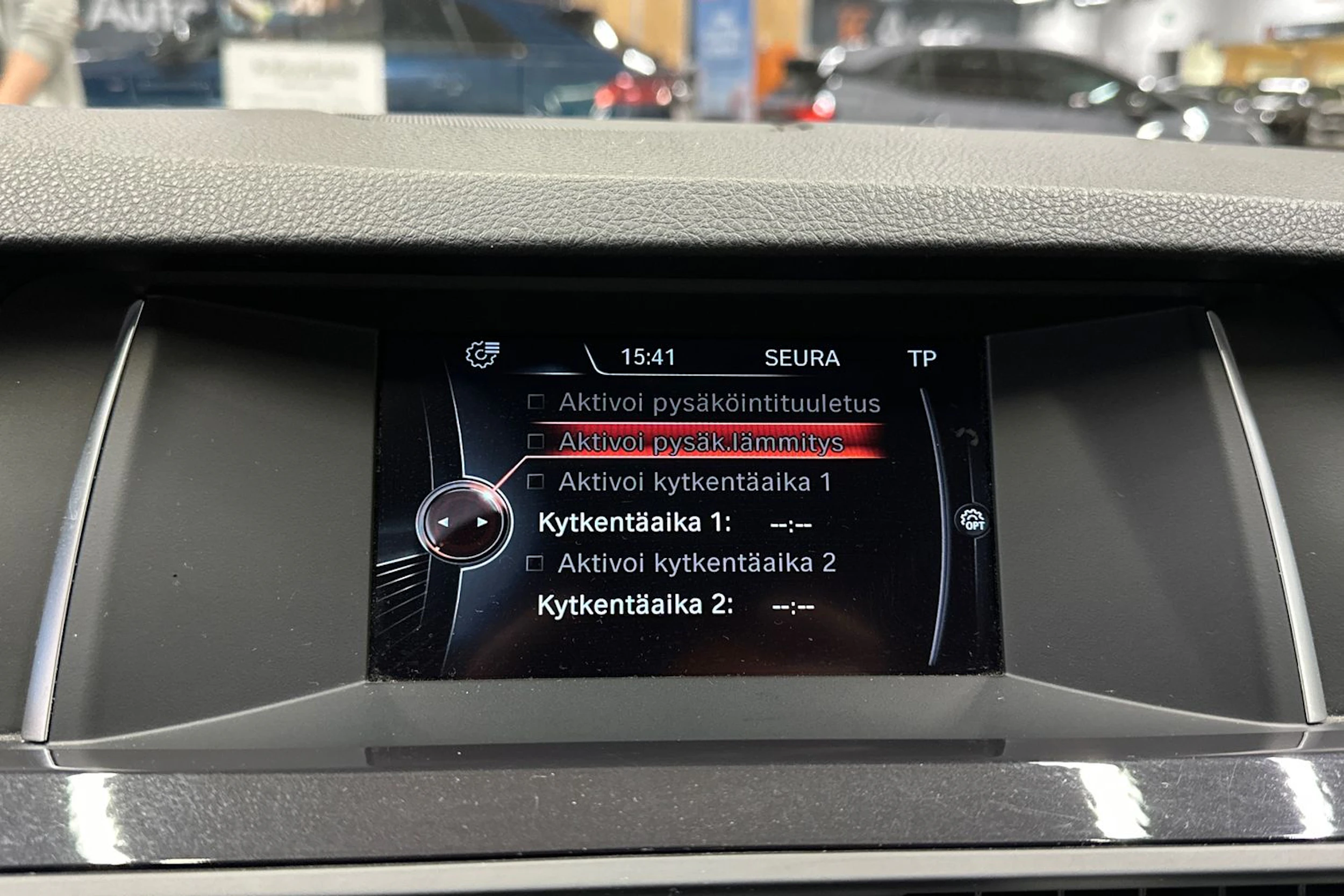 musta BMW 520 2015 kuva 14.