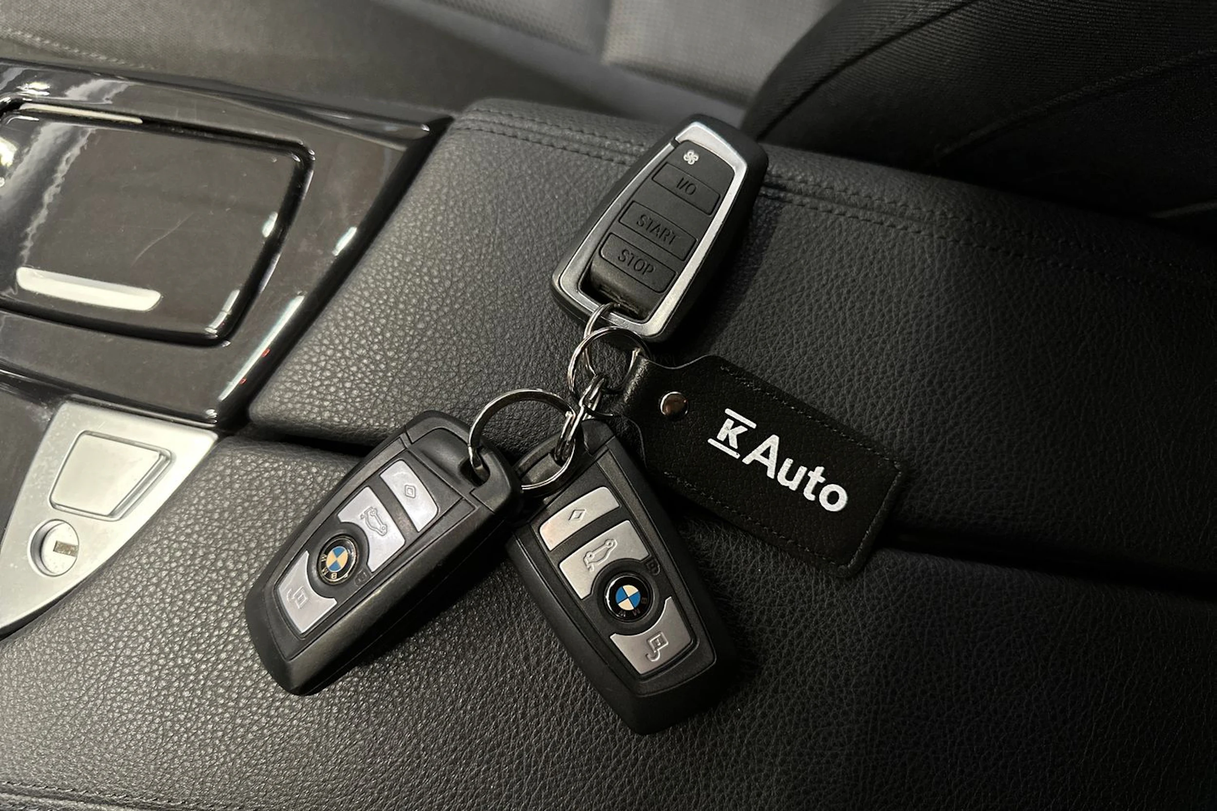 musta BMW 520 2015 kuva 17.