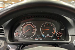 musta BMW 520 2015 kuva 18.