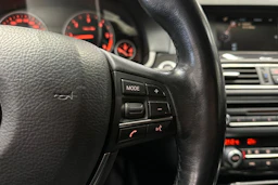 musta BMW 520 2015 kuva 20.