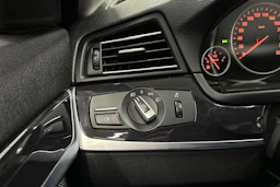 musta BMW 520 2015 kuva 21.