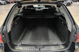 musta BMW 520 2015 kuva 22.