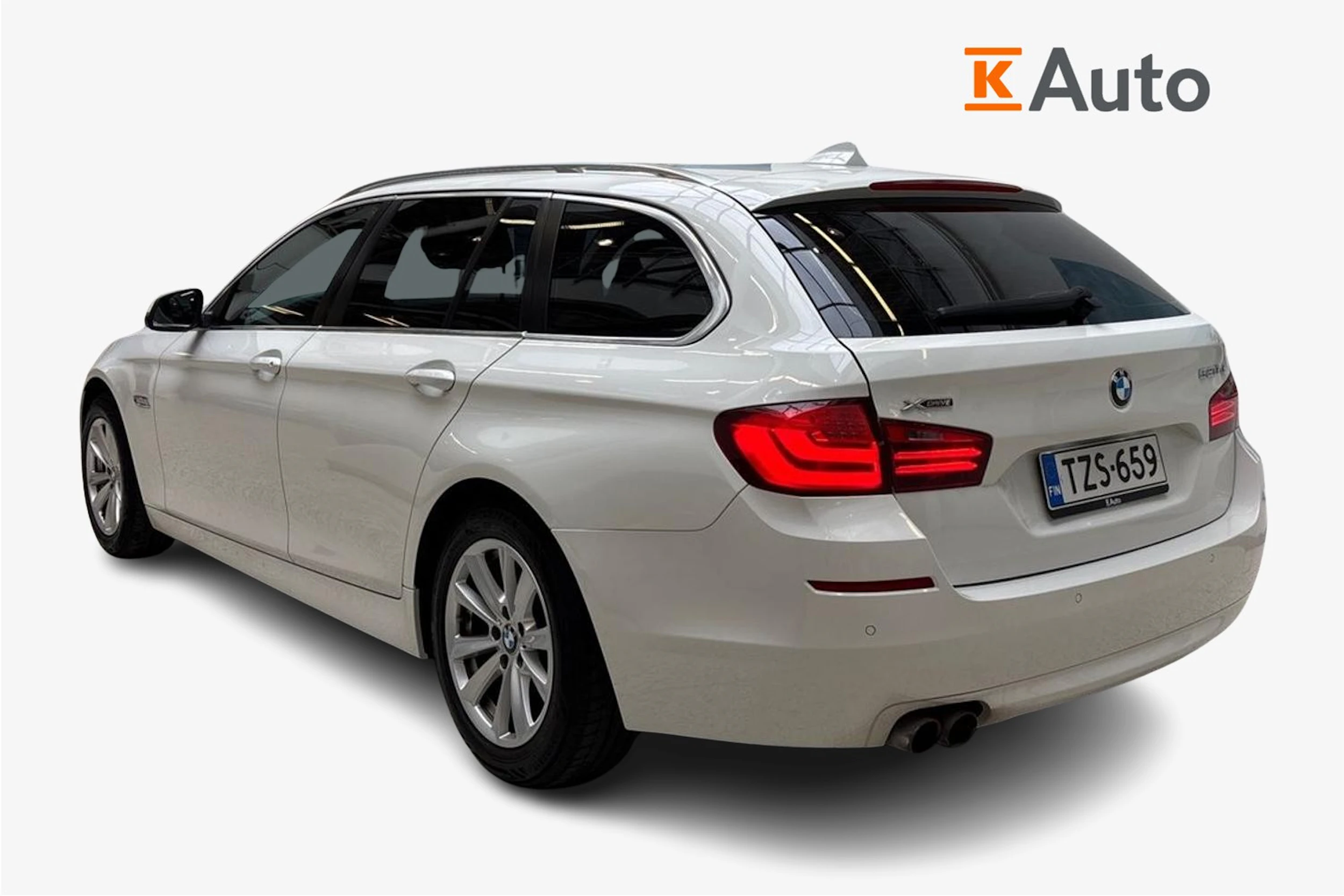 valkoinen BMW 520 2015 kuva 2.