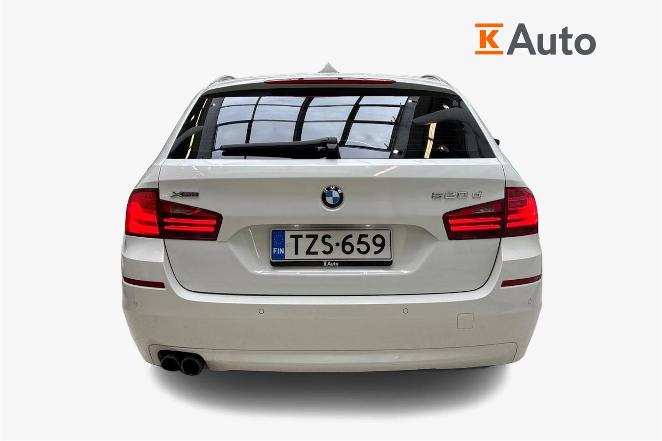 valkoinen BMW 520 2015 kuva 3.