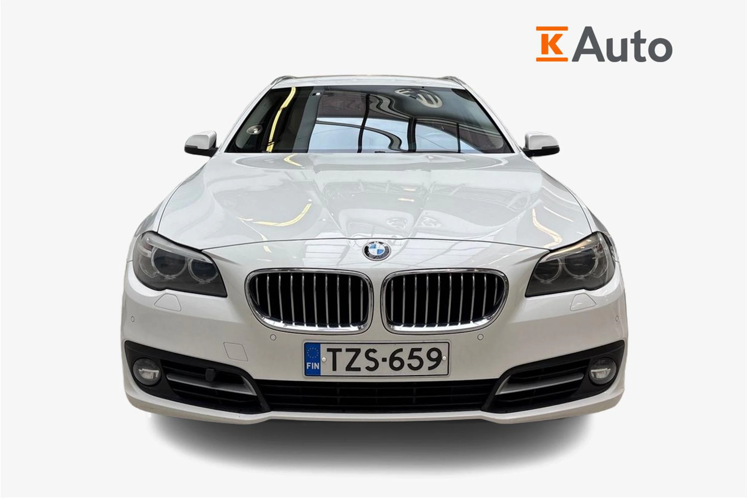 valkoinen BMW 520 2015 kuva 4.