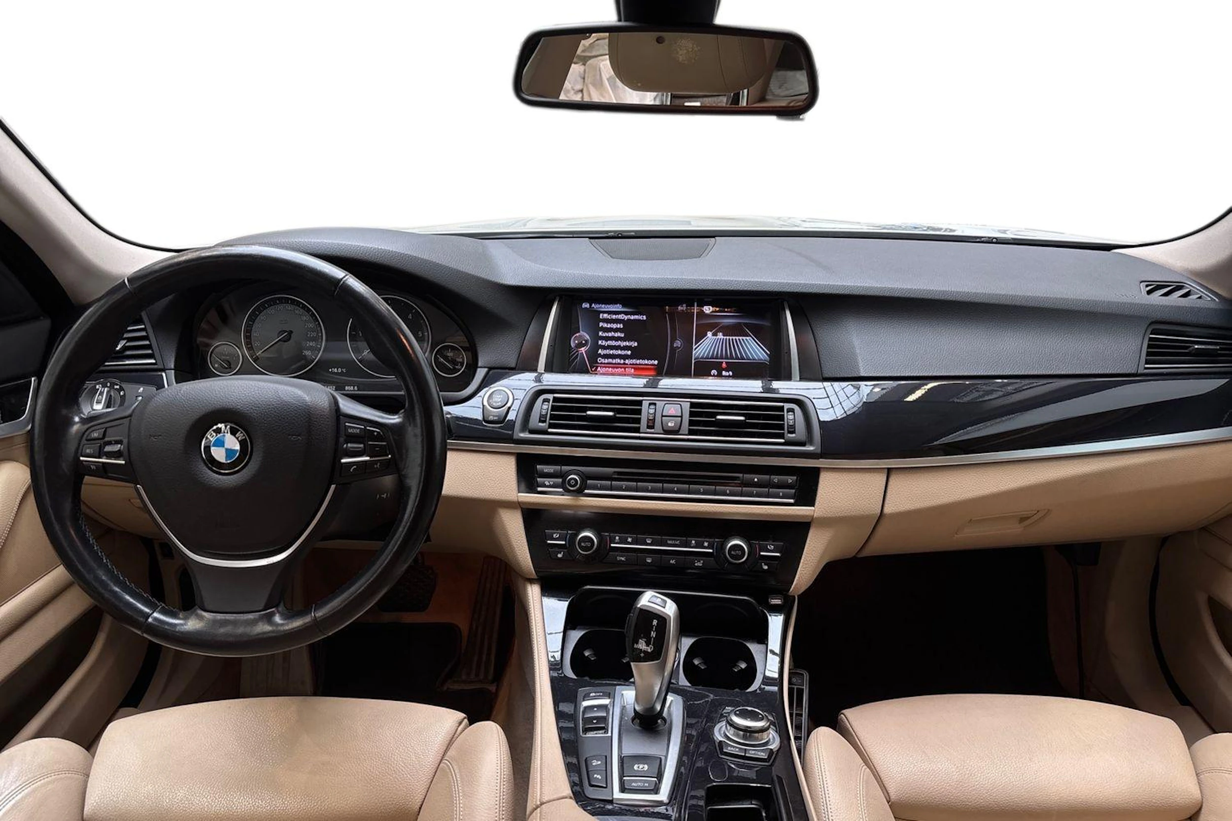 valkoinen BMW 520 2015 kuva 7.