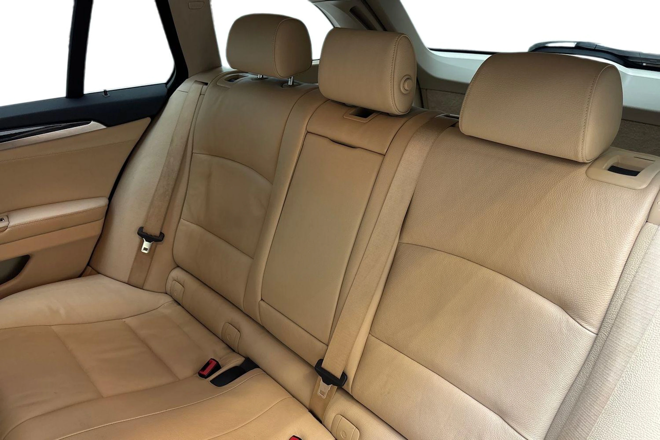 valkoinen BMW 520 2015 kuva 8.