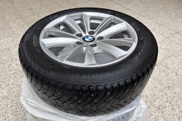 valkoinen BMW 520 2015 kuva 11.