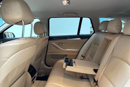 valkoinen BMW 520 2015 kuva 14.