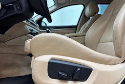 valkoinen BMW 520 2015 kuva 16.