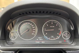 valkoinen BMW 520 2015 kuva 19.