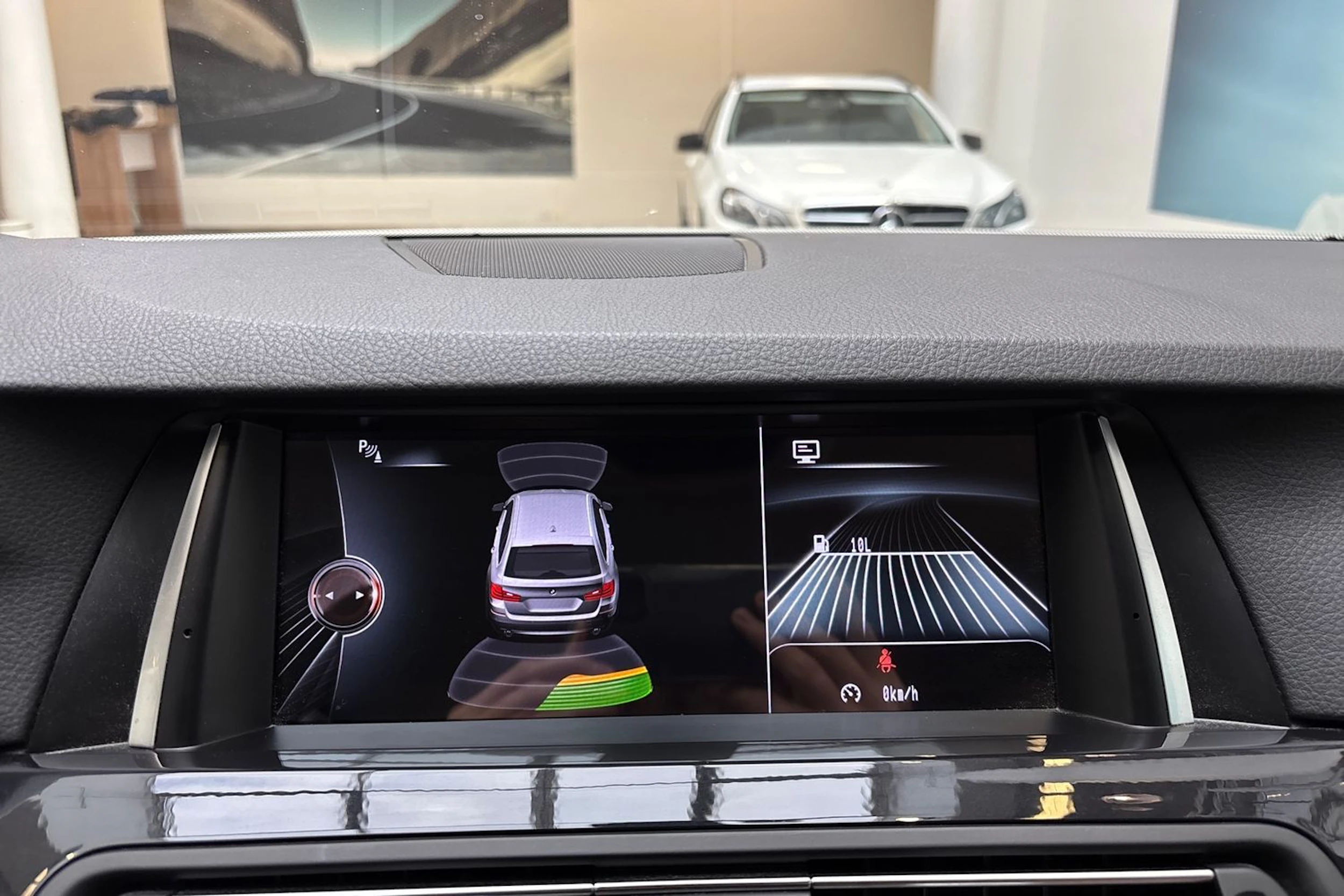 valkoinen BMW 520 2015 kuva 22.