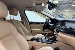 valkoinen BMW 520 2015 kuva 24.