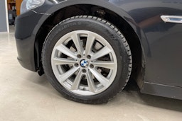 Musta BMW 520 2015 kuva 9.