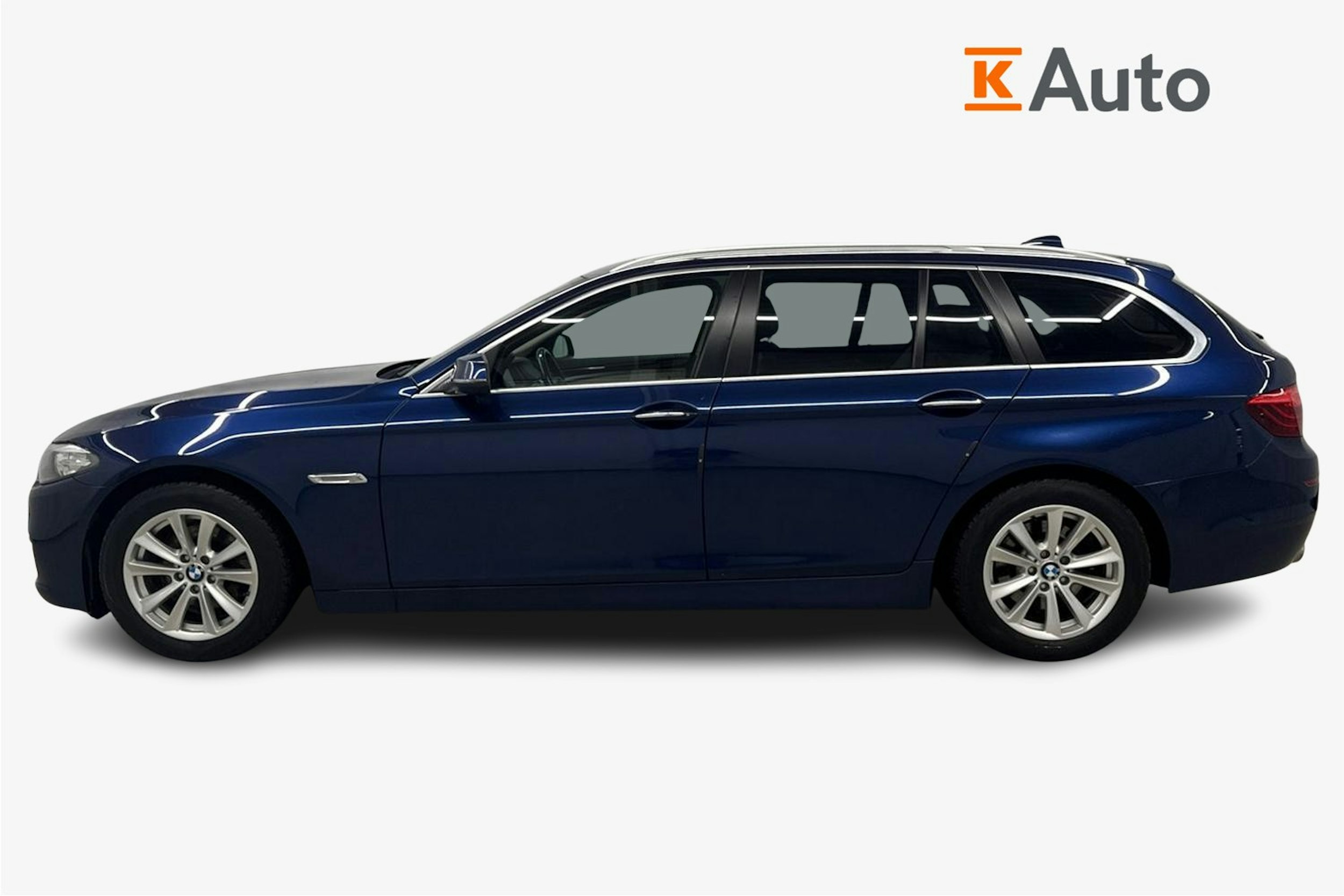 sininen BMW 520 2015 kuva 6.