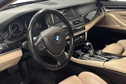 sininen BMW 520 2015 kuva 7.