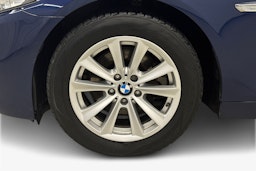 sininen BMW 520 2015 kuva 11.