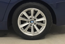 sininen BMW 520 2015 kuva 13.