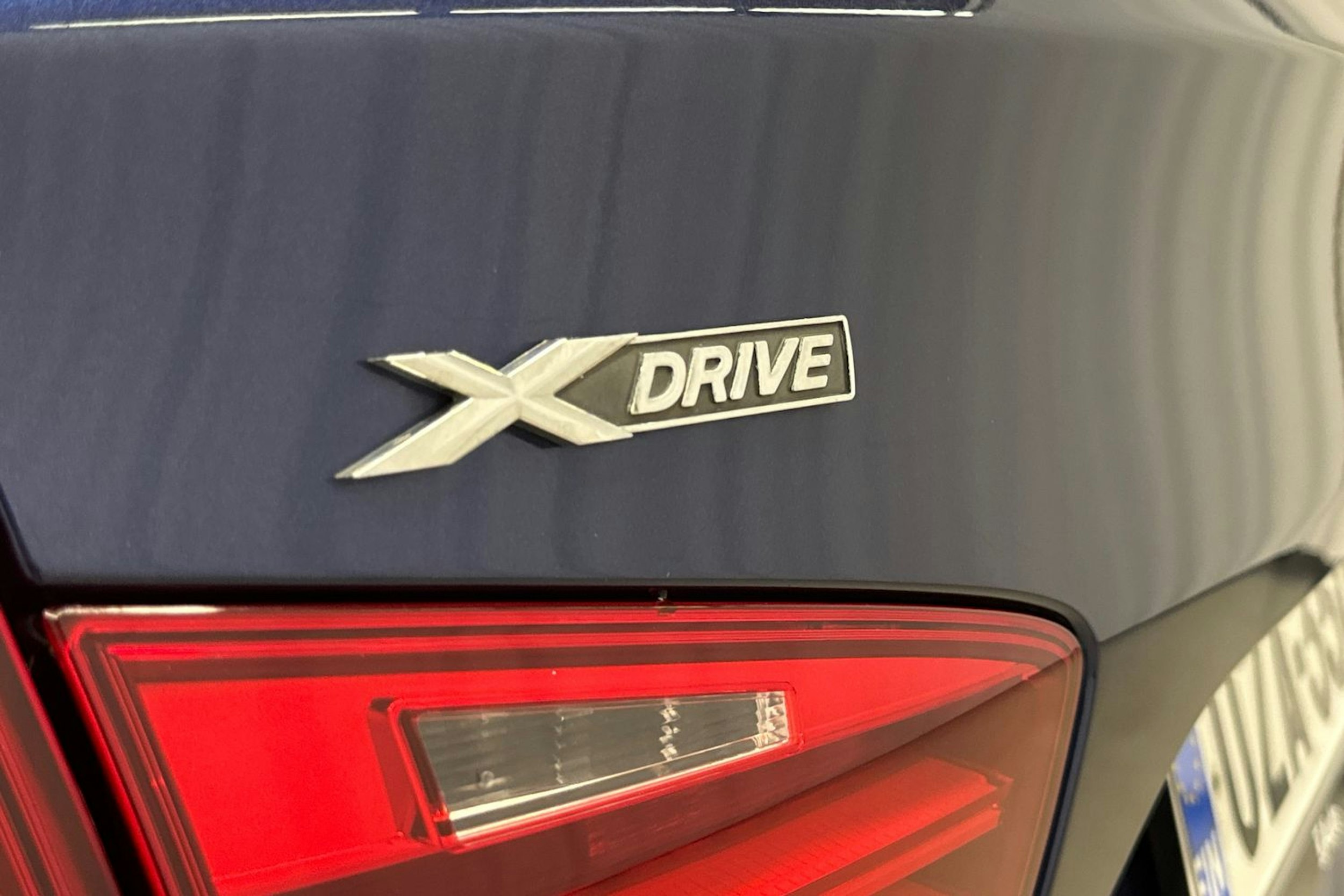 sininen BMW 520 2015 kuva 15.