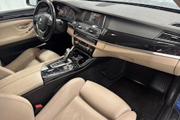 sininen BMW 520 2015 kuva 18.