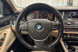 sininen BMW 520 2015 kuva 19.