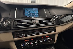 sininen BMW 520 2015 kuva 21.