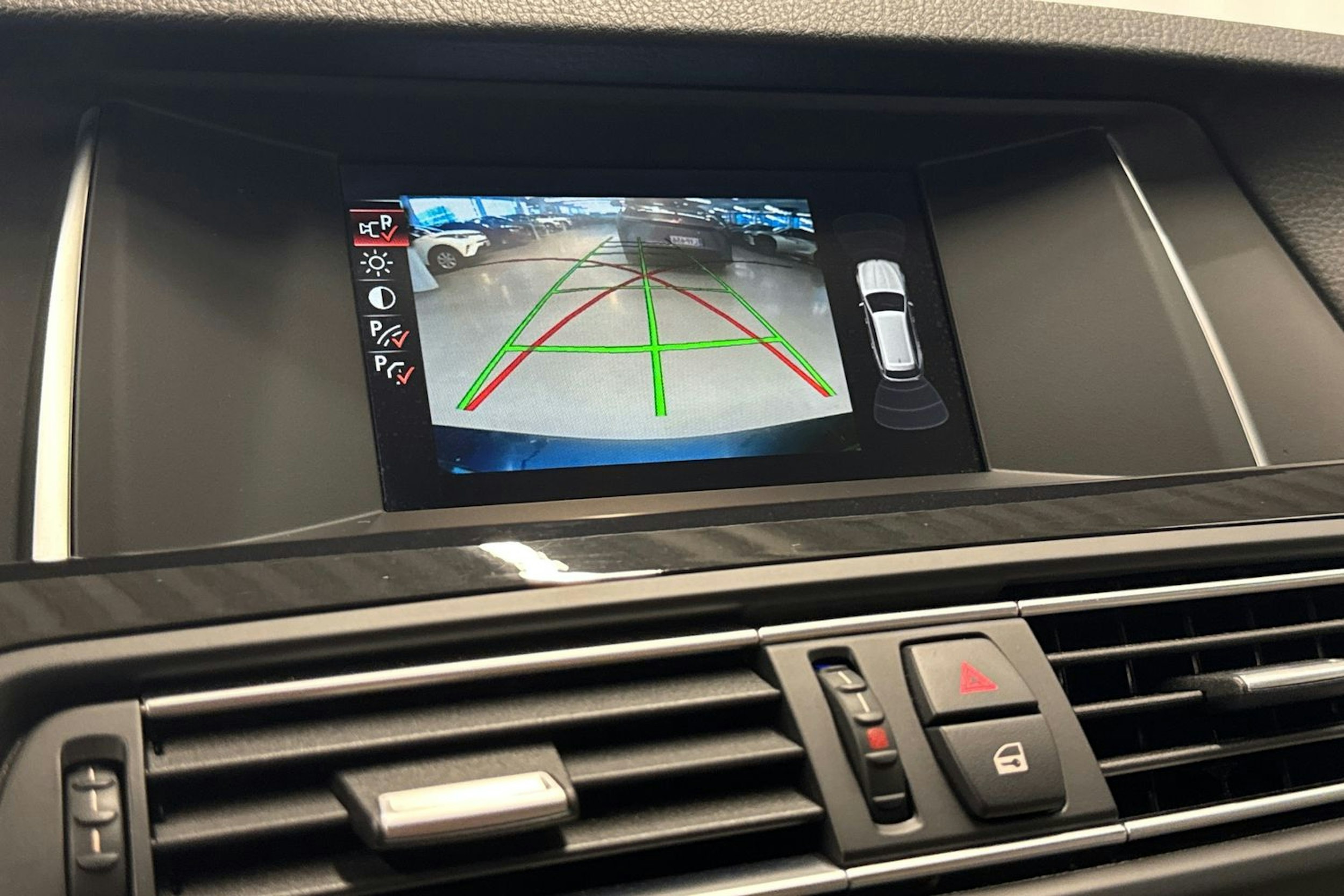 sininen BMW 520 2015 kuva 22.