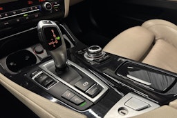 sininen BMW 520 2015 kuva 24.