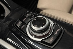 sininen BMW 520 2015 kuva 25.