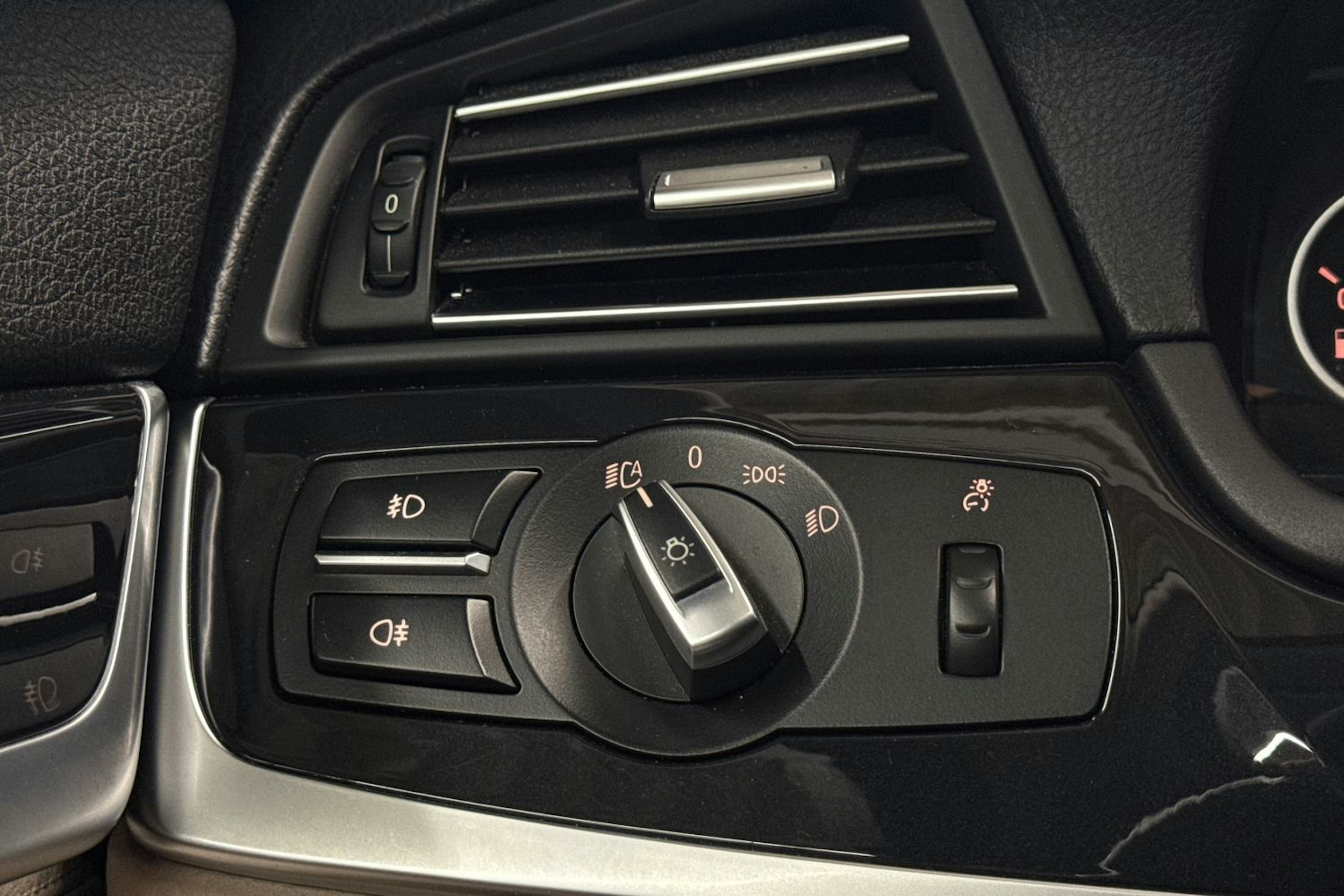 sininen BMW 520 2015 kuva 26.