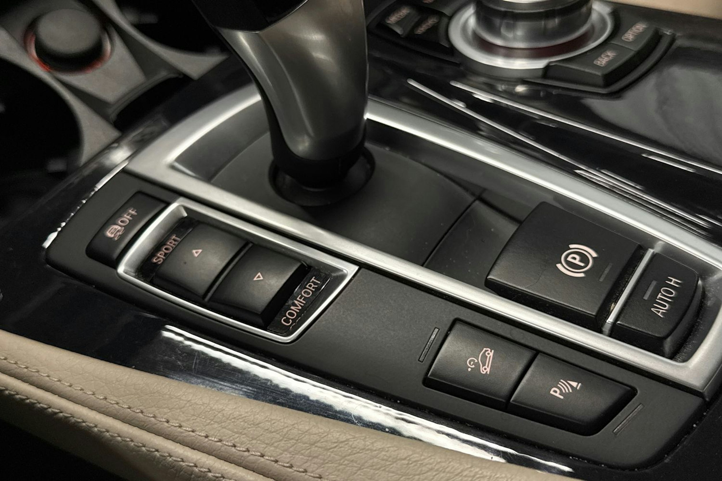 sininen BMW 520 2015 kuva 29.