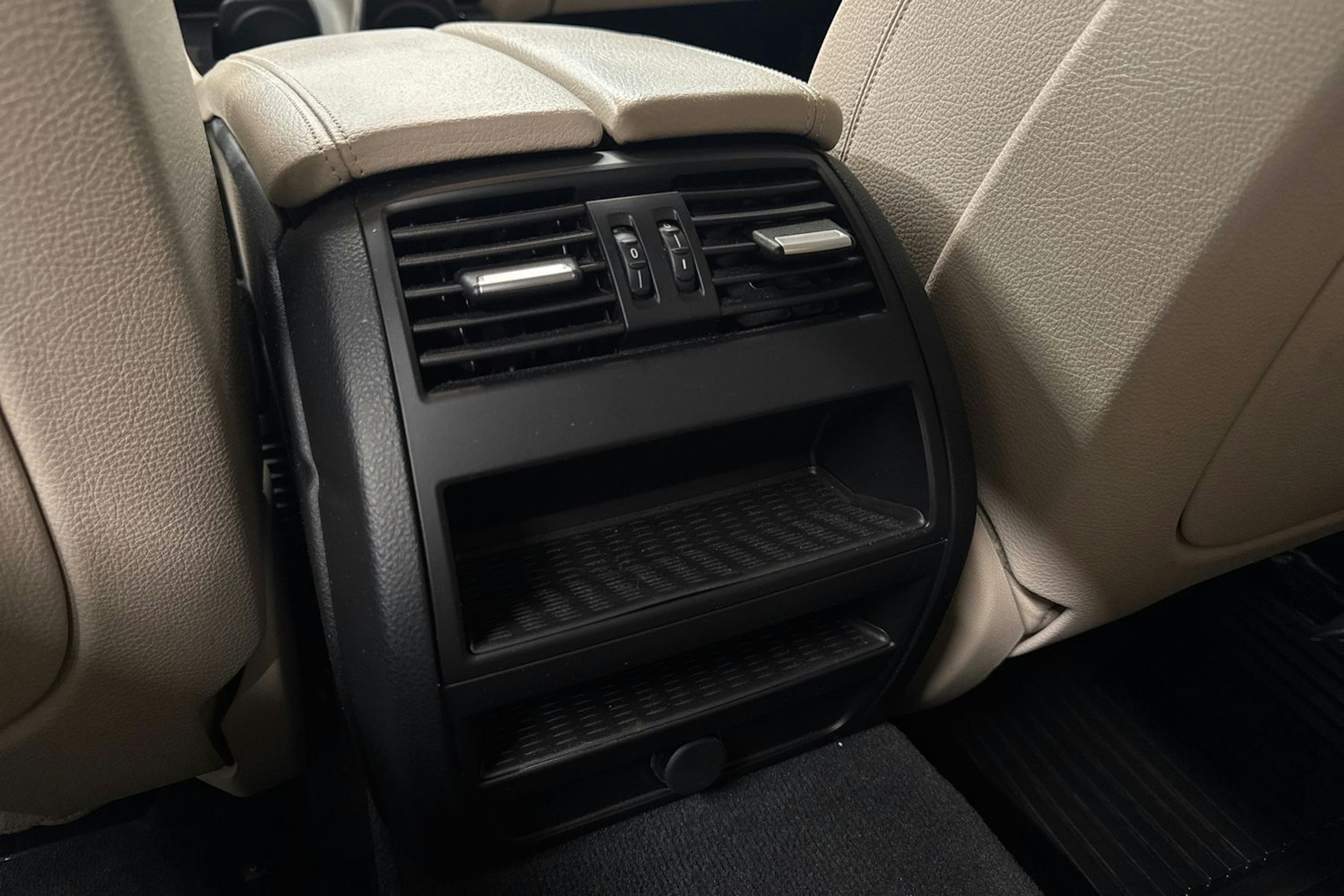 sininen BMW 520 2015 kuva 33.