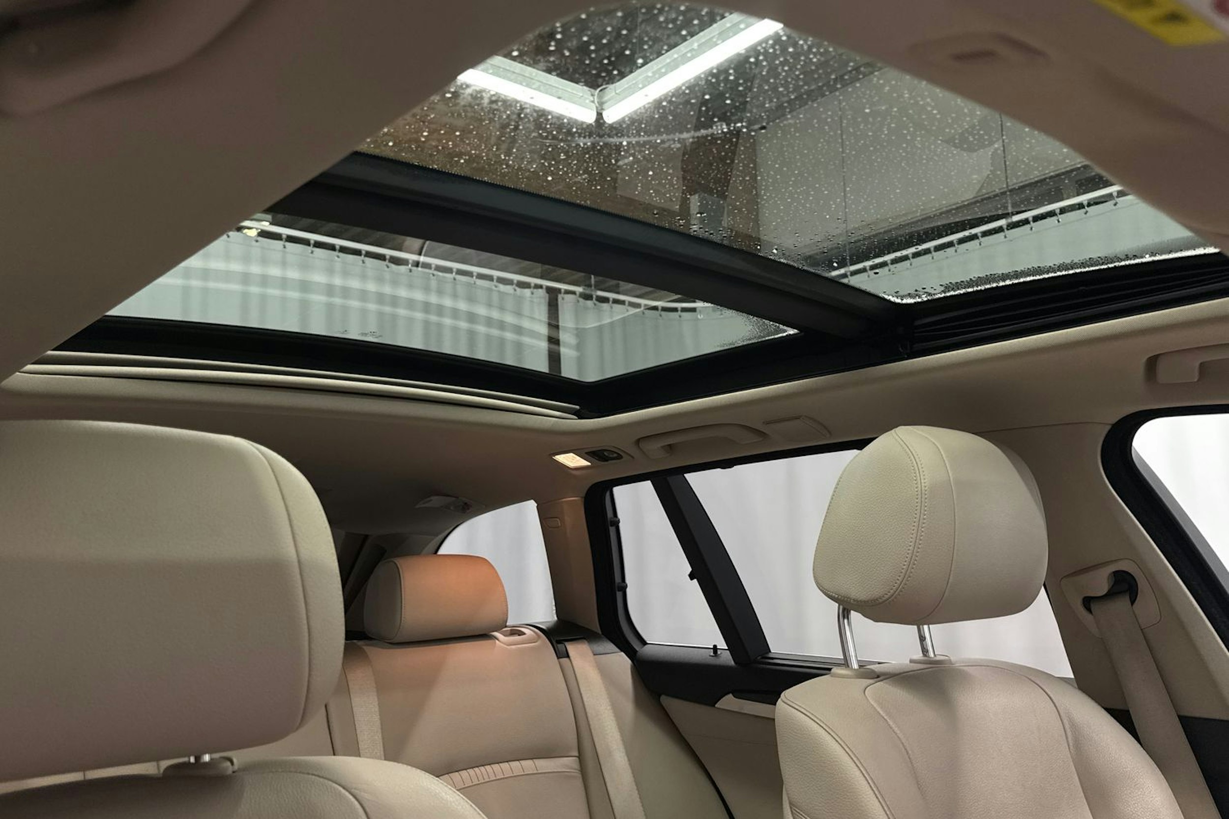 sininen BMW 520 2015 kuva 34.