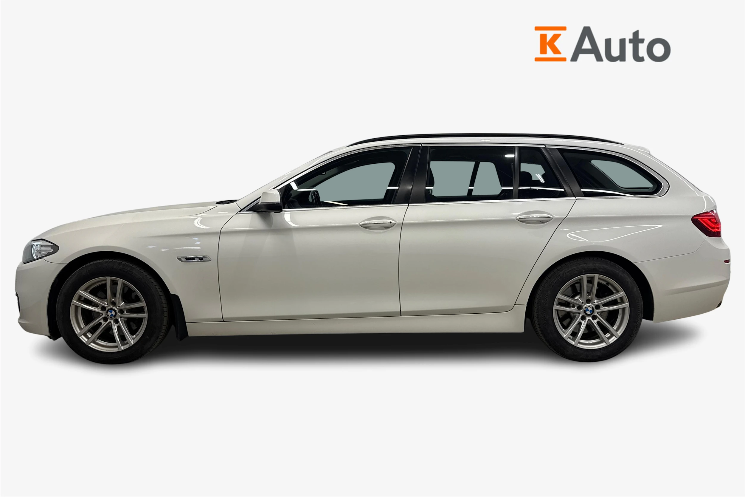 valkoinen BMW 520 2015 kuva 5.