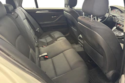 valkoinen BMW 520 2015 kuva 8.