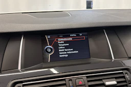 valkoinen BMW 520 2015 kuva 17.