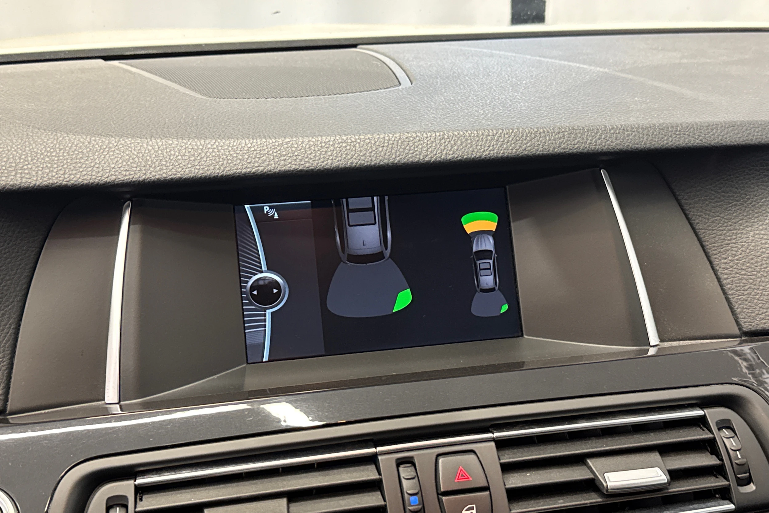 valkoinen BMW 520 2015 kuva 19.