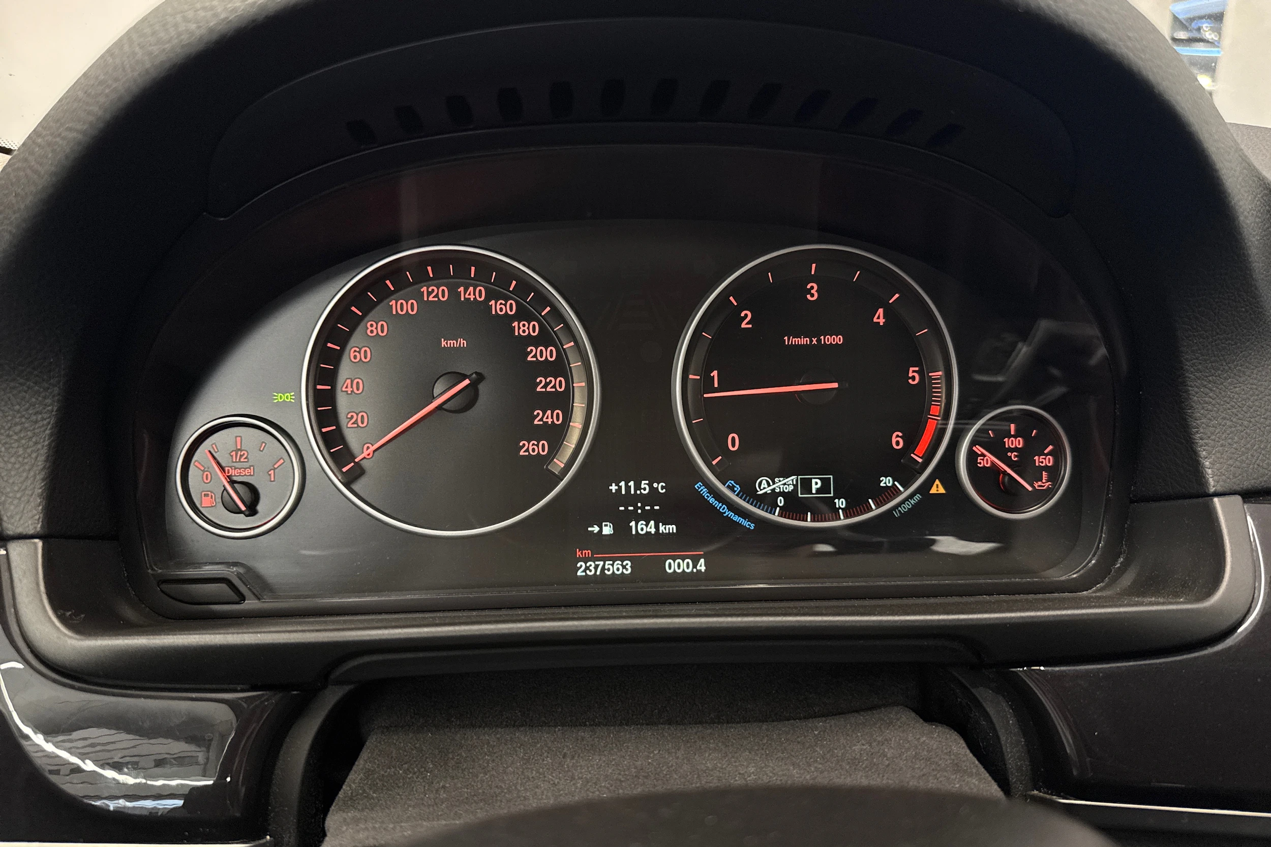 valkoinen BMW 520 2015 kuva 20.