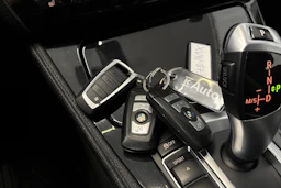 valkoinen BMW 520 2015 kuva 21.