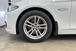 valkoinen BMW 520 2015 kuva 22.