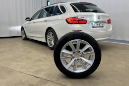 valkoinen BMW 520 2015 kuva 23.
