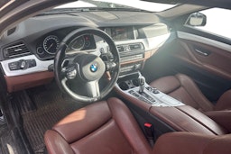 musta BMW 520 2016 kuva 3.
