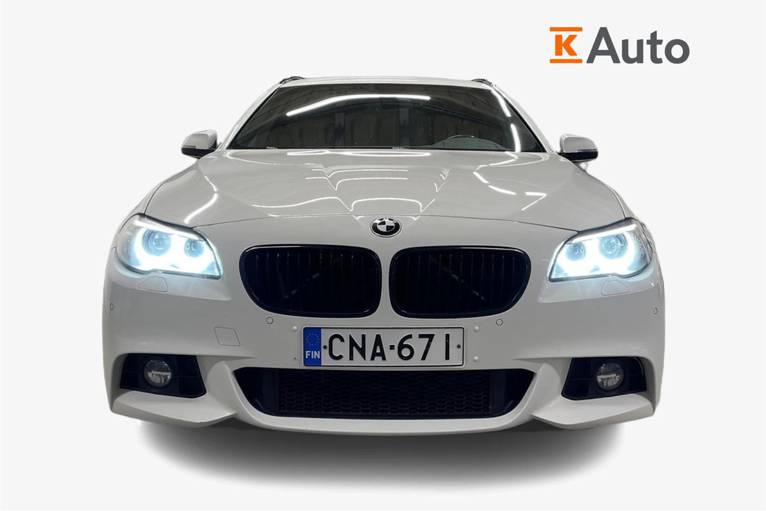 valkoinen BMW 520 2017 kuva 4.