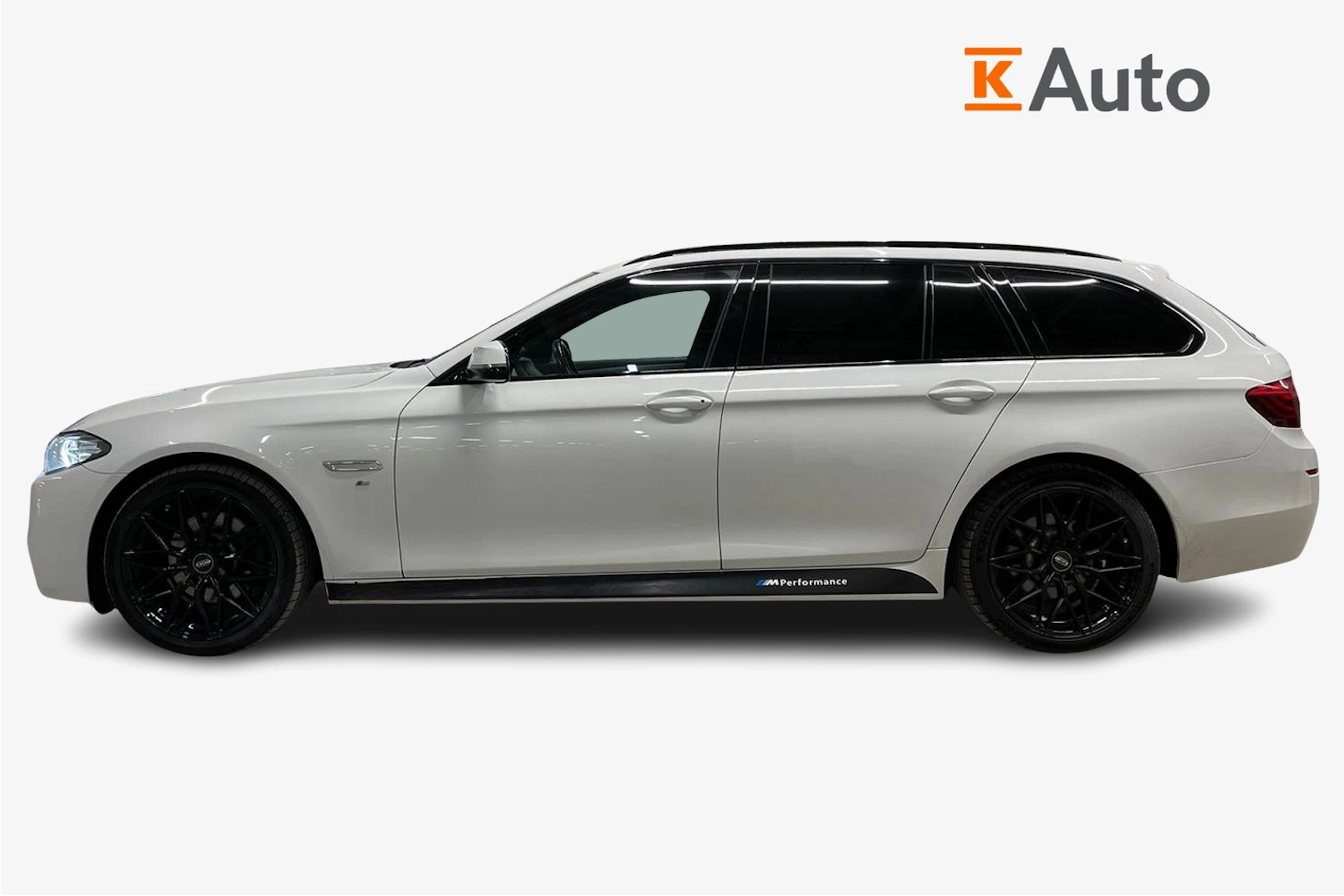 valkoinen BMW 520 2017 kuva 5.