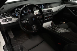 valkoinen BMW 520 2017 kuva 6.