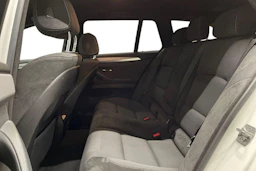 valkoinen BMW 520 2017 kuva 8.